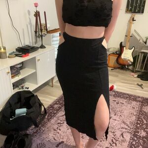 Cut-out black midi skirt